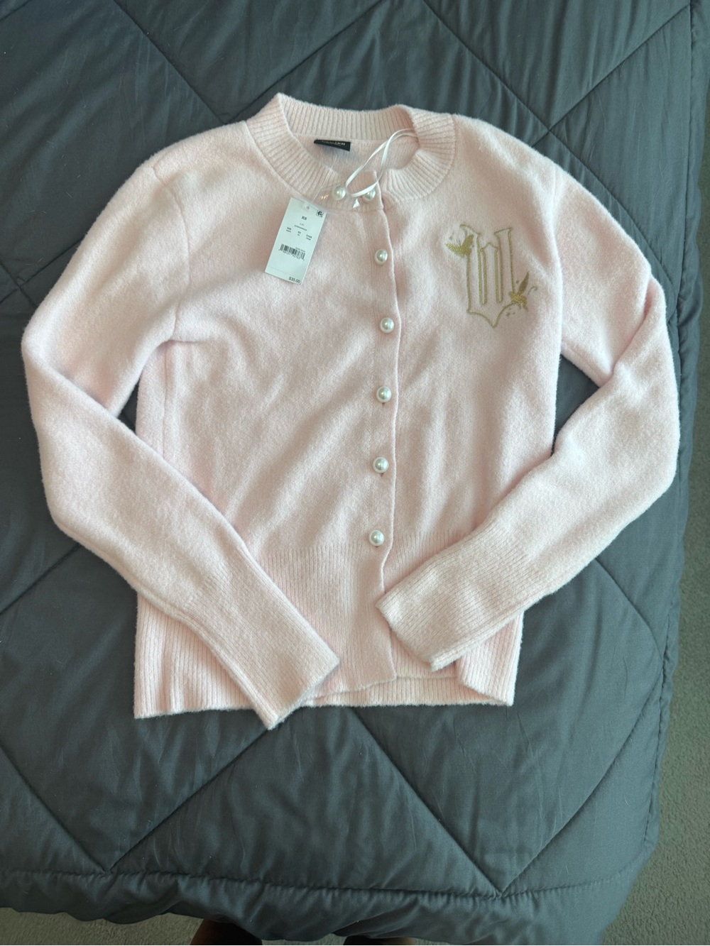 Pearl-Button Light Pink Knit Cardigan with Crest Embroidery